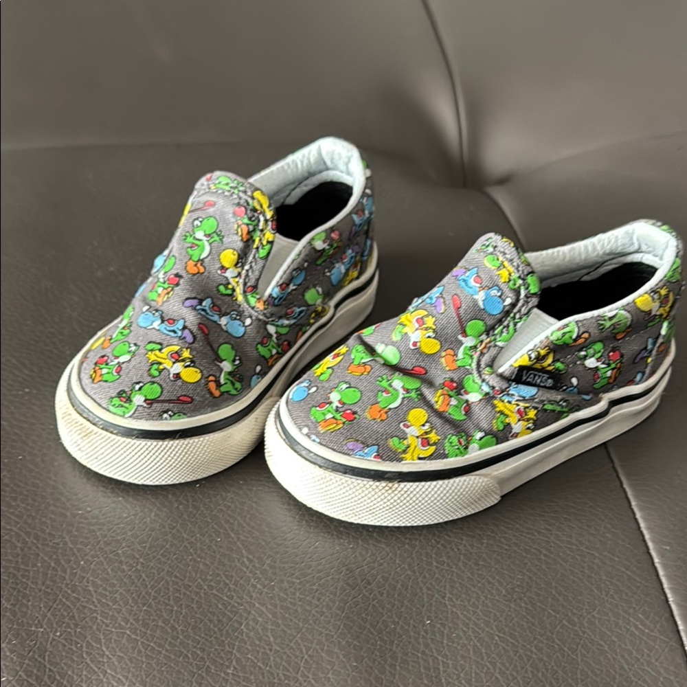 Vans Toddler Slip-On Yoshi shoes - size 4